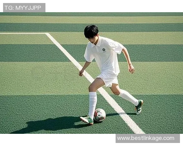 新兴中锋足球明星潜力无限引领未来赛场风潮