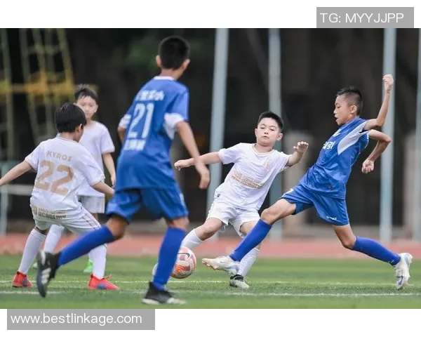 灵动球场上的足球明星们展现独特魅力与灵气的精彩瞬间