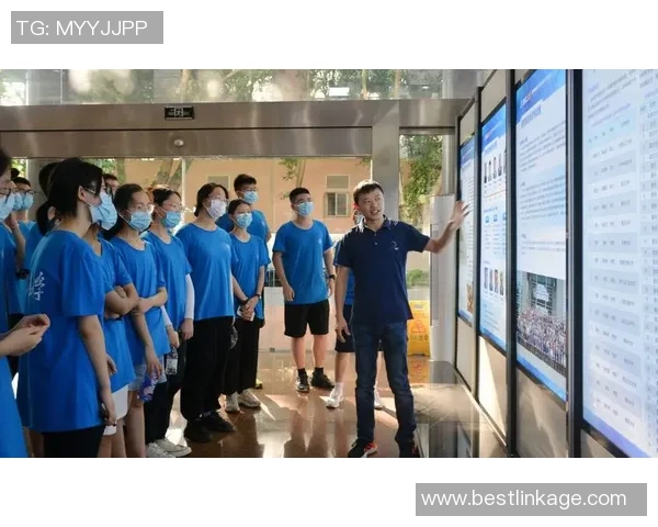 足球明星吴革的职业生涯与成就全景展示及个人简历图片解析 足球明星吴革的职业生涯与成就全景展示及个人简历图片解析