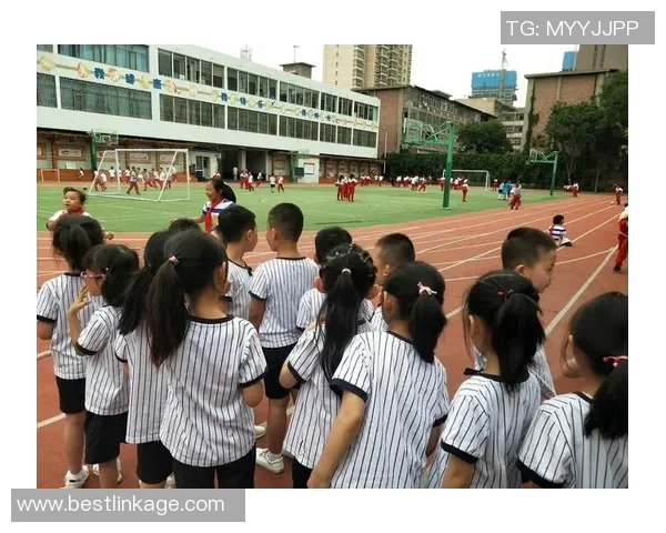 足球明星经理的职业生涯与成就全景揭秘,带你走进他们的精彩世界 足球明星经理的职业生涯与成就全景揭秘,带你走进他们的精彩世界