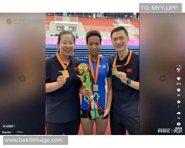 身高优势与运动魅力并存的足球明星与女排运动员的精彩对比 身高优势与运动魅力并存的足球明星与女排运动员的精彩对比